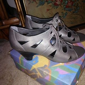 Elditas 'Pavia' open toe tie ups Sz 9M